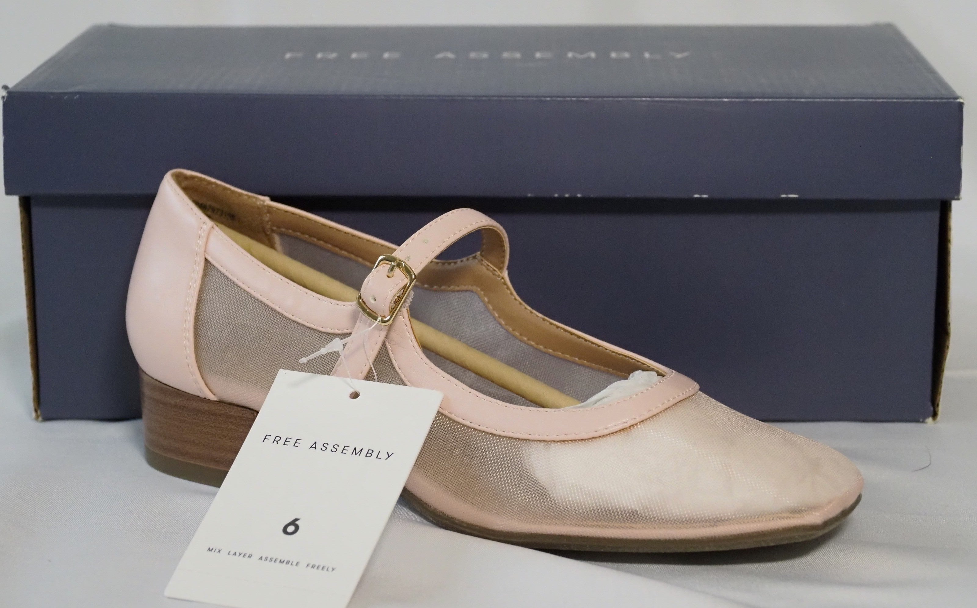 FREE ASSEMBLY Women's Shoe Size 6